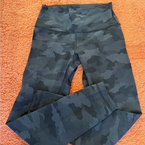 lululemon black camo leggings- Wunder Under